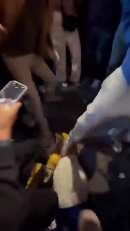 驚！尼克斯大勝步行者后，哈利伯頓遭主場球迷群毆